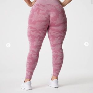 NVGTN Pastel pink camo seamless leggings size small